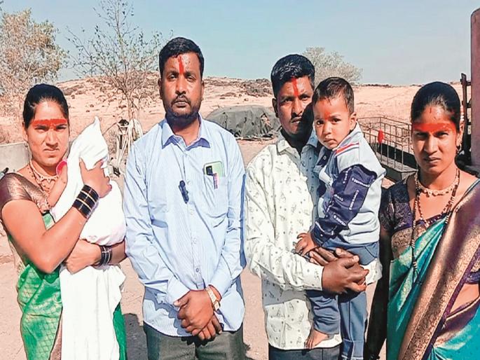 Adopting a girl by giving a boy, a unique adoption ceremony in Shegaon in Sangli | मुलगा देऊन घेतली मुलगी दत्तक, सांगली जिल्ह्यातील अनोखा दत्तक सोहळा Adopting a girl by giving a boy, a unique adoption ceremony in Shegaon in Sangli | मुलगा देऊन घेतली मुलगी दत्तक, सांगली जिल्ह्यातील अनोखा दत्तक सोहळा