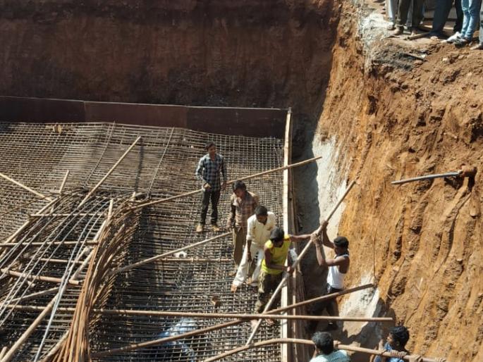 Iron trap collapses, highway quadrant works: 3 injured in fierce incident | लोखंडी सापळा कोसळला, महामार्ग चौपदरीकरणाचे काम Iron trap collapses, highway quadrant works: 3 injured in fierce incident | लोखंडी सापळा कोसळला, महामार्ग चौपदरीकरणाचे काम