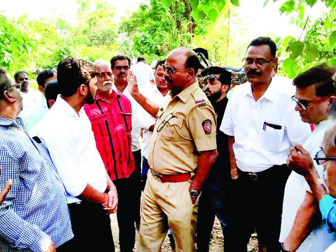 Siege to Telecommunications District Manager | दूरसंचारच्या जिल्हा प्रबंधकांना घेराव, साटेली-भेडशी ग्रामस्थ आक्रमक Siege to Telecommunications District Manager | दूरसंचारच्या जिल्हा प्रबंधकांना घेराव, साटेली-भेडशी ग्रामस्थ आक्रमक