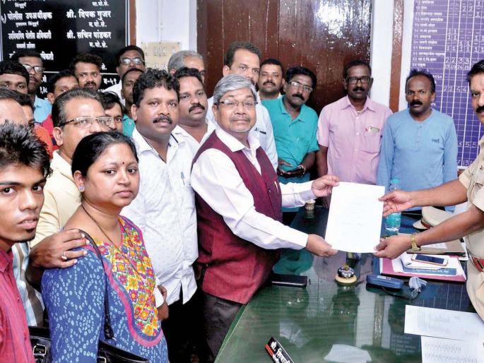 Sindhudurg: Take strong action against those who burn constitution, petition under Mungekar | सिंधुदुर्ग : संविधान जाळणाऱ्यांवर कडक कारवाई करा, मुणगेकर यांच्या नेतृत्वाखाली निवेदन Sindhudurg: Take strong action against those who burn constitution, petition under Mungekar | सिंधुदुर्ग : संविधान जाळणाऱ्यांवर कडक कारवाई करा, मुणगेकर यांच्या नेतृत्वाखाली निवेदन