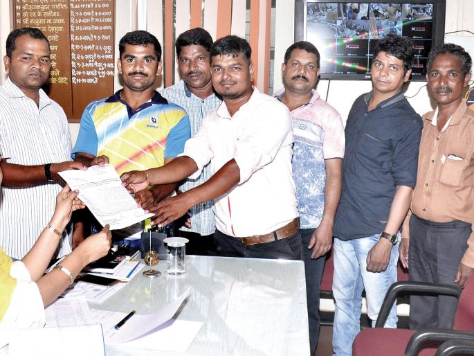 Sindhudurg: Stop the sand trade in Kasarda, request to the Principal | सिंधुदुर्ग : कासार्डेतील वाळू व्यवसाय बंद करा, प्रांताधिकाऱ्यांना निवेदन Sindhudurg: Stop the sand trade in Kasarda, request to the Principal | सिंधुदुर्ग : कासार्डेतील वाळू व्यवसाय बंद करा, प्रांताधिकाऱ्यांना निवेदन