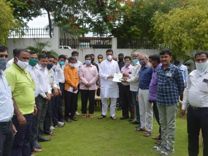 Efforts to provide grants to teachers as per prevailing rules | शिक्षकांना प्रचलित नियमानुसार अनुदान देण्यासाठी प्रयत्नशील Efforts to provide grants to teachers as per prevailing rules | शिक्षकांना प्रचलित नियमानुसार अनुदान देण्यासाठी प्रयत्नशील