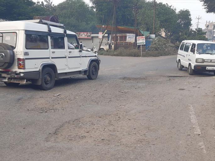 The Empire of the Pits near the Dubere Naka on the Sinnar-Ghoti Highway | सिन्नर-घोटी महामार्गावर डुबेरे नाक्याजवळ खड्ड्यांचे साम्राज्य The Empire of the Pits near the Dubere Naka on the Sinnar-Ghoti Highway | सिन्नर-घोटी महामार्गावर डुबेरे नाक्याजवळ खड्ड्यांचे साम्राज्य