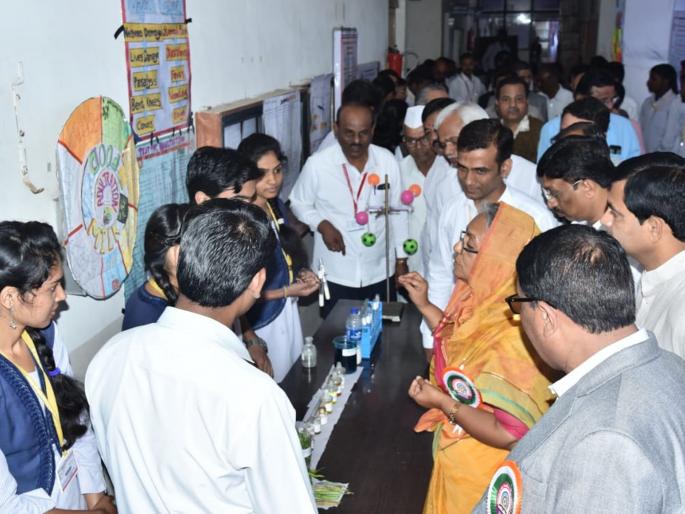 194 students participate in science exhibition for Sinnar | सिन्नरला विज्ञान प्रदर्शनात १९६ विद्यार्थ्यांचा सहभाग 194 students participate in science exhibition for Sinnar | सिन्नरला विज्ञान प्रदर्शनात १९६ विद्यार्थ्यांचा सहभाग