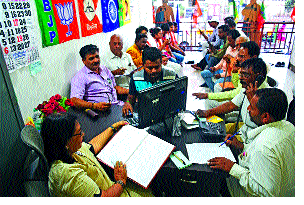 BJP's election campaign is more focused on social media | Lok Sabha Election 2019 भाजपचा निवडणूक प्रचारासाठी सोशल मीडियावरच अधिक भर BJP's election campaign is more focused on social media | Lok Sabha Election 2019 भाजपचा निवडणूक प्रचारासाठी सोशल मीडियावरच अधिक भर