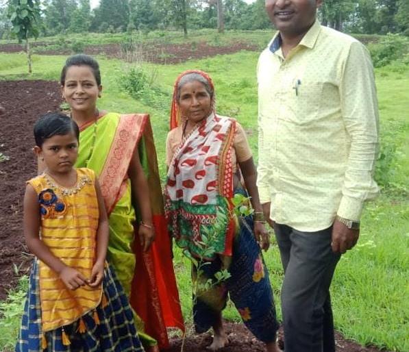 Launch of the Water Council's 'One Tree Lake' initiative | जलपरिषदेच्या 'एक झाड लेकीचे' उपक्रमास प्रारंभ Launch of the Water Council's 'One Tree Lake' initiative | जलपरिषदेच्या 'एक झाड लेकीचे' उपक्रमास प्रारंभ