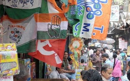 Spending Rs. 53 crores for political parties to campaign on Google, Facebook | राजकीय पक्षांचा फेसबुक, गुगलवर प्रचारासाठी ५३ कोटी रुपये खर्च Spending Rs. 53 crores for political parties to campaign on Google, Facebook | राजकीय पक्षांचा फेसबुक, गुगलवर प्रचारासाठी ५३ कोटी रुपये खर्च