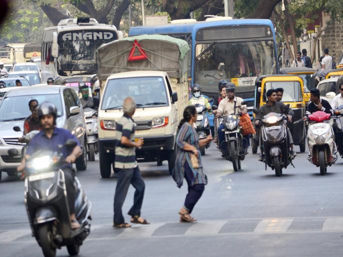Should there be rules for pedestrians too? | पादचाऱ्यांसाठी सुद्धा असावेत का नियम ? नागरिक म्हणतात... Should there be rules for pedestrians too? | पादचाऱ्यांसाठी सुद्धा असावेत का नियम ? नागरिक म्हणतात...
