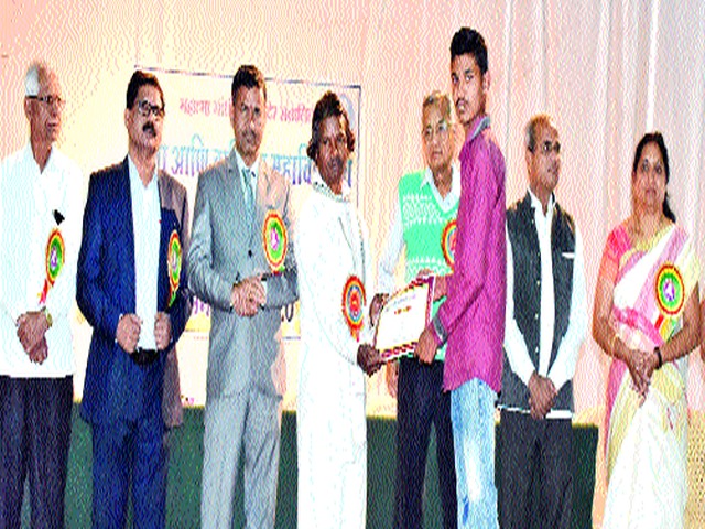 Annual prize distribution ceremony at Yeola College | येवला महाविद्यालयात वार्षिक पारितोषिक वितरण समारंभ Annual prize distribution ceremony at Yeola College | येवला महाविद्यालयात वार्षिक पारितोषिक वितरण समारंभ