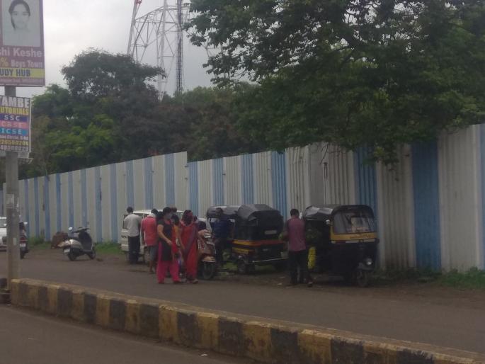 Vegetable market closed due to political dispute | राजकीय वादातून भाजीबाजार बंद