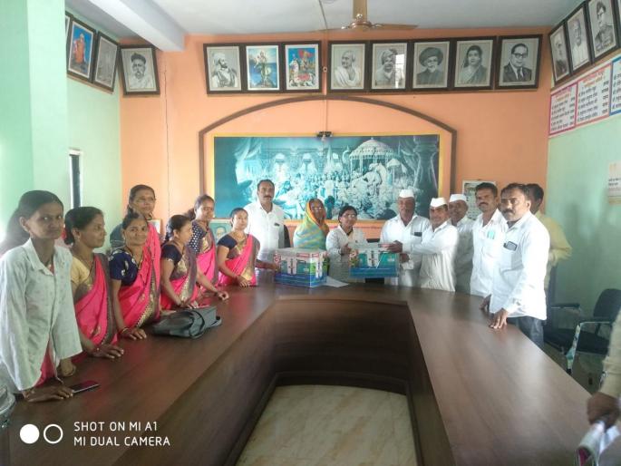 Gas distribution to Anganwadis on behalf of the villagers | ग्रामपालिकेच्या वतीने अंगणवाड्यांना गॅस वाटप Gas distribution to Anganwadis on behalf of the villagers | ग्रामपालिकेच्या वतीने अंगणवाड्यांना गॅस वाटप