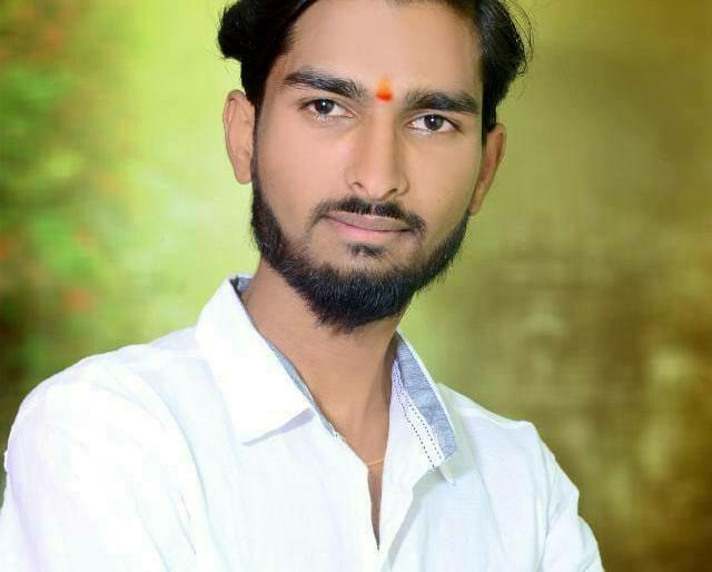 Youth's death in crane accident | क्रेनच्या अपघातात युवकाचा मृत्यू Youth's death in crane accident | क्रेनच्या अपघातात युवकाचा मृत्यू