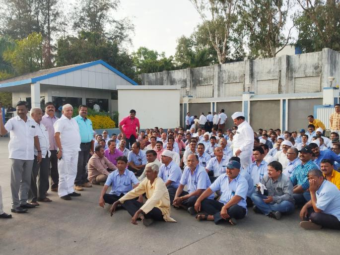 Thaisnkarap Company workers stampede | थायसनकृप कंपनीचे कामगार बेमुदत संपावर Thaisnkarap Company workers stampede | थायसनकृप कंपनीचे कामगार बेमुदत संपावर