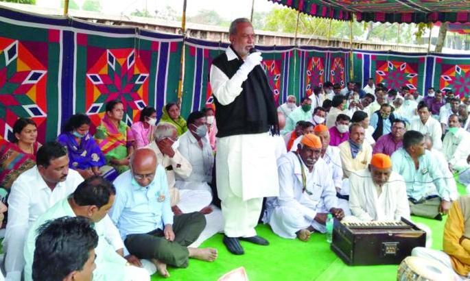 Movement to protest against agricultural laws | कृषी कायद्यांच्या निषेधार्थ आंदोलन Movement to protest against agricultural laws | कृषी कायद्यांच्या निषेधार्थ आंदोलन