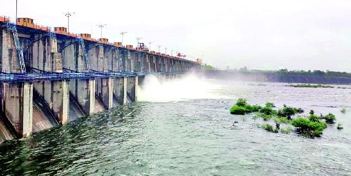 Varun Raja's constant throughout the day | वरुणराजाची दिवसभर संततधार Varun Raja's constant throughout the day | वरुणराजाची दिवसभर संततधार