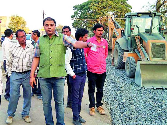 Inspection of development work in the city from the MLAs | आमदारांकडून शहरातील विकासकामांची पाहणी Inspection of development work in the city from the MLAs | आमदारांकडून शहरातील विकासकामांची पाहणी