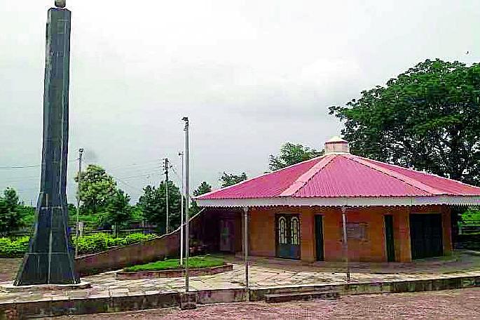 Ashtis's 'martyr' was defeated by the court | शासन दरबारातून आष्टीचे ‘शहीद’ हरविले