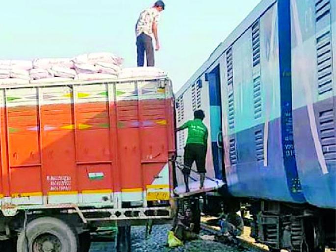 Only 52,000 metric tons of fertilizer was received | केवळ ५२ हजार मेट्रिक टन खत मिळाले Only 52,000 metric tons of fertilizer was received | केवळ ५२ हजार मेट्रिक टन खत मिळाले