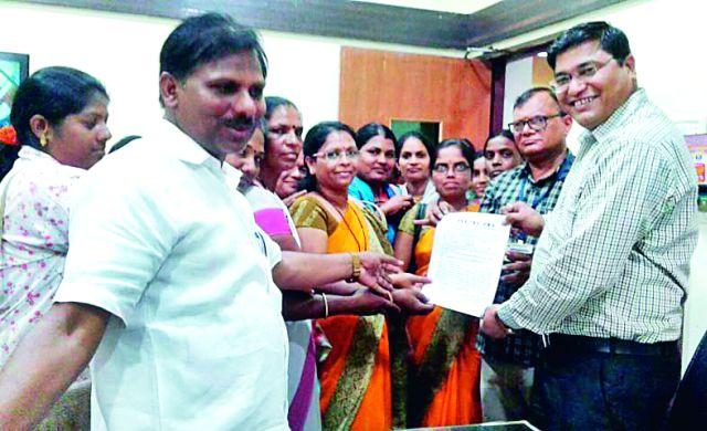 Please issue the government decision as per the assurance | आश्वासनानुसार शासन निर्णय जारी करा Please issue the government decision as per the assurance | आश्वासनानुसार शासन निर्णय जारी करा