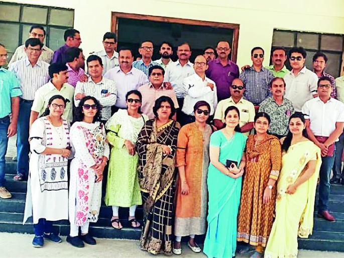 Protect doctors from the perpetrators | हल्लेखोरांपासून डॉक्टरांना सुरक्षा द्या Protect doctors from the perpetrators | हल्लेखोरांपासून डॉक्टरांना सुरक्षा द्या