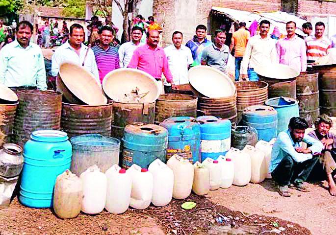 'Wash-out' on pistachio bed | पांढरकवडा पारधी बेड्यावर ‘वॉश आऊट’ 'Wash-out' on pistachio bed | पांढरकवडा पारधी बेड्यावर ‘वॉश आऊट’