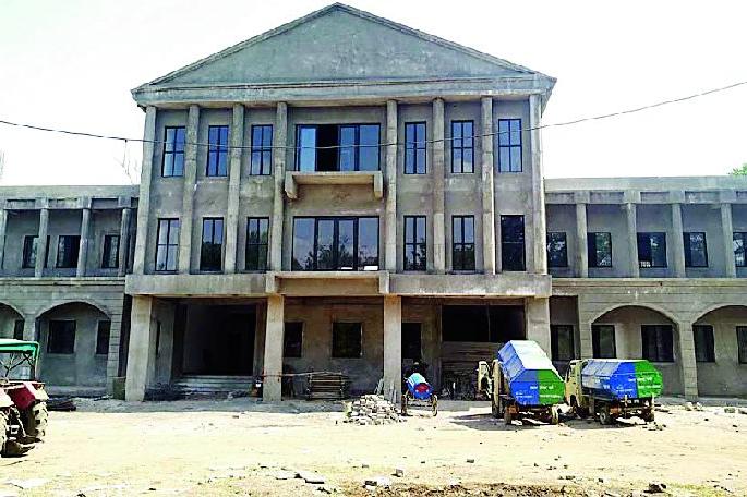 Seven crores of rupees due to the Code of Conduct | आचारसंहितेमुळे अडकला सात कोटींचा निधी