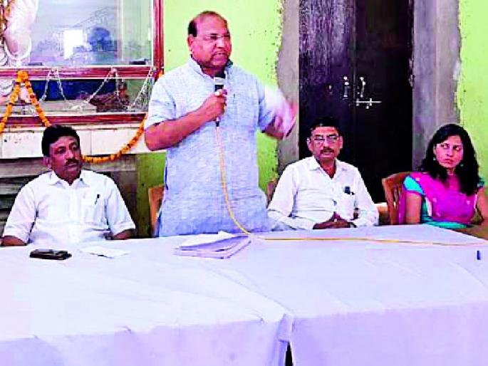 Banks should not inhibit the farmers | बँकांनी शेतकऱ्यांची अडवणूक करू नये