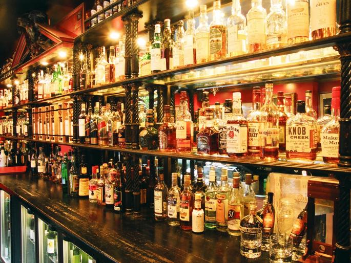 To check illegal liquor, check the boundaries of the district | अवैध मद्य रोखण्यासाठी जिल्ह्याच्या सीमेवर चेकनाके To check illegal liquor, check the boundaries of the district | अवैध मद्य रोखण्यासाठी जिल्ह्याच्या सीमेवर चेकनाके