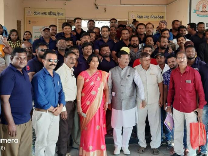 Mukesh Sarwan visits Yeola Municipality | मुकेश सारवान यांची येवला नगरपालिकेस भेट Mukesh Sarwan visits Yeola Municipality | मुकेश सारवान यांची येवला नगरपालिकेस भेट