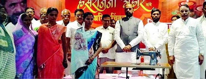 The government will give a home to everyone in the country | सरकार देशातील प्रत्येकाला घर देणार The government will give a home to everyone in the country | सरकार देशातील प्रत्येकाला घर देणार