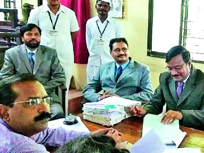 Out of 1800 cases in the public | लोकअदालतीत १८०० प्रकरणे निकाली Out of 1800 cases in the public | लोकअदालतीत १८०० प्रकरणे निकाली