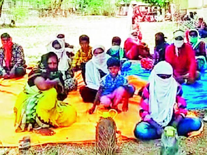 After the lockdown, hundreds of laborers arrived in Pusad city | लॉकडाऊन मोडून शंभरावर ऊसतोड कामगार पोहोचले पुसद शहरात After the lockdown, hundreds of laborers arrived in Pusad city | लॉकडाऊन मोडून शंभरावर ऊसतोड कामगार पोहोचले पुसद शहरात