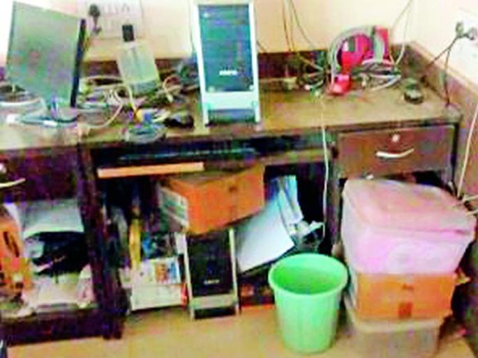 Theft in the Collector's office | जिल्हाधिकारी कार्यालयात चोरी Theft in the Collector's office | जिल्हाधिकारी कार्यालयात चोरी