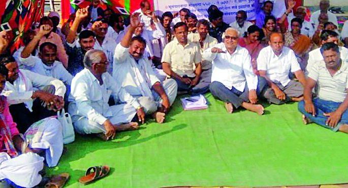 Injustice to farmers in land compensation | भूसंपादन मोबदल्यात शेतकºयांवर अन्याय Injustice to farmers in land compensation | भूसंपादन मोबदल्यात शेतकºयांवर अन्याय