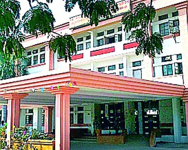 Due to water shortage in the visitor's board | अभ्यागत मंडळातही गाजली पाणीटंचाई Due to water shortage in the visitor's board | अभ्यागत मंडळातही गाजली पाणीटंचाई