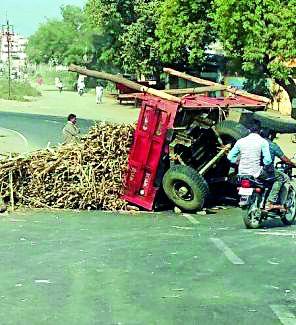 One killed, two serious in three accidents | तीन अपघातात एक ठार, दोन गंभीर