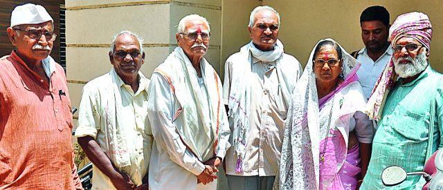 Give honor to embarrassers | मिसाबंदींना सन्मान वेतन द्या Give honor to embarrassers | मिसाबंदींना सन्मान वेतन द्या