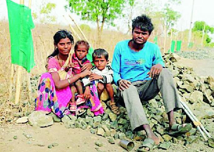 Happiness is a little sad ... The world itself is good | सुख थोडे दु:ख भारी... दुनिया ही भलीबुरी