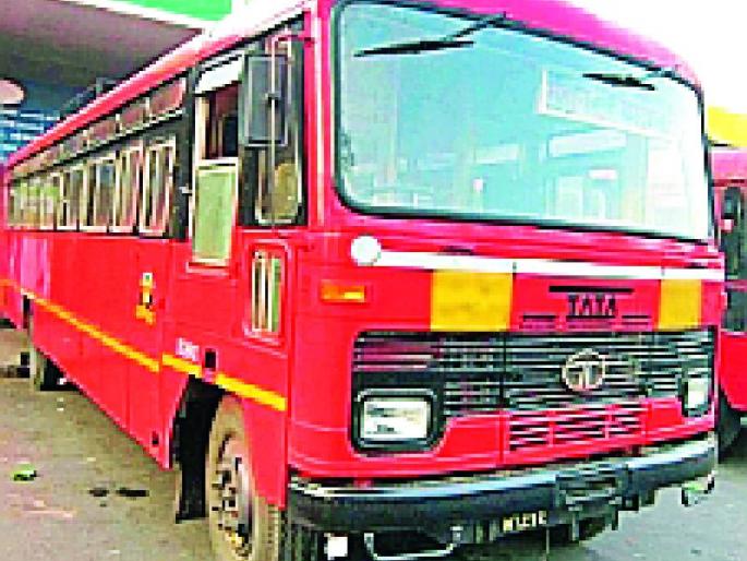 Retired employees of 'ST' have to take the pass for help | ‘एसटी’च्या सेवानिवृत्त कर्मचाऱ्यांना पाससाठी घ्यावे लागताहेत हेलपाटे