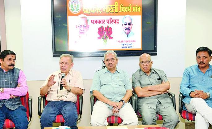 RBI does not intervene in the banking sector | बँकिंग क्षेत्रात रिझर्व्ह बँक हस्तक्षेप करीत नाही RBI does not intervene in the banking sector | बँकिंग क्षेत्रात रिझर्व्ह बँक हस्तक्षेप करीत नाही