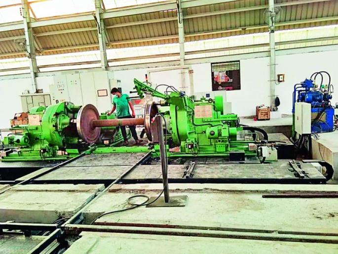 A new CNC lathe machine has been installed at Ajni depot of Nagpur division of Central Railway | मध्य रेल्वेच्या नागपूर विभागाच्या अजनी डेपोत लागली नवी सीएनसी लेथ मशीन A new CNC lathe machine has been installed at Ajni depot of Nagpur division of Central Railway | मध्य रेल्वेच्या नागपूर विभागाच्या अजनी डेपोत लागली नवी सीएनसी लेथ मशीन