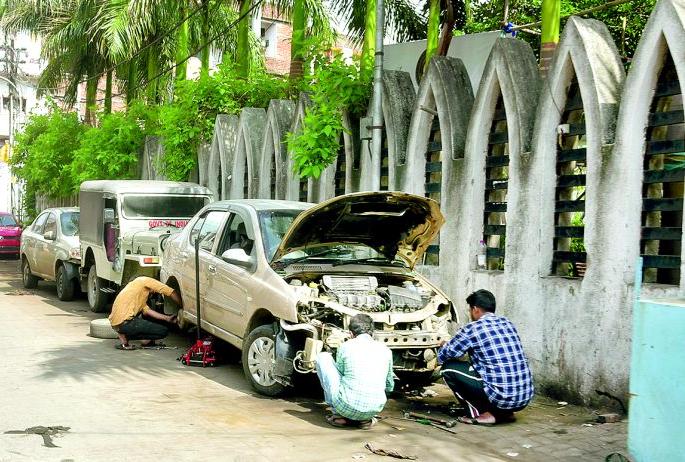 Narrow roads on the four sides of Haj Hauz of Nagpur | नागपुरातील हज हाऊसच्या चोहीकडील रस्ते अरुंद Narrow roads on the four sides of Haj Hauz of Nagpur | नागपुरातील हज हाऊसच्या चोहीकडील रस्ते अरुंद