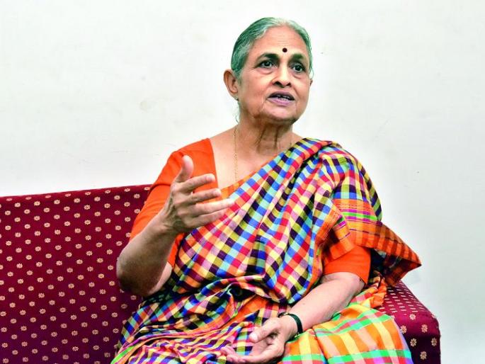 'Smartphone' has become a problem for kids | ‘स्मार्टफोन’मुळे मेंदू दगड बनत चाललाय! 'Smartphone' has become a problem for kids | ‘स्मार्टफोन’मुळे मेंदू दगड बनत चाललाय!