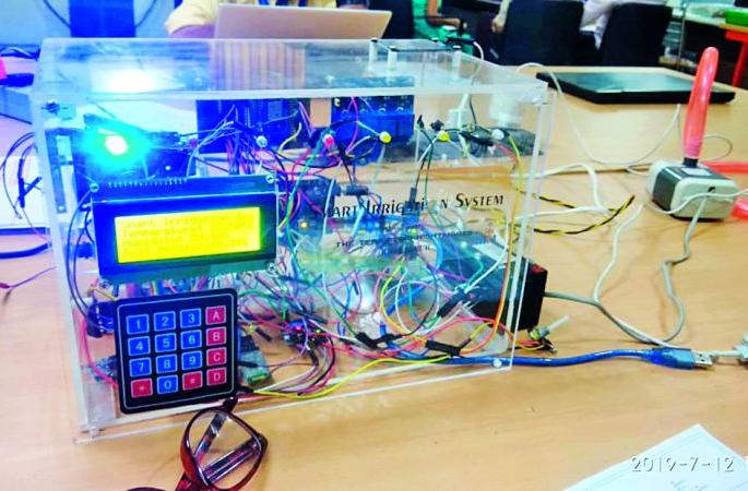 'Smart' irrigation equipment created for farmers in Nagpur IIIT | नागपुरातील विद्यार्थ्यांनी शेतकऱ्यांसाठी तयार केले ‘स्मार्ट’ सिंचन यंत्र
