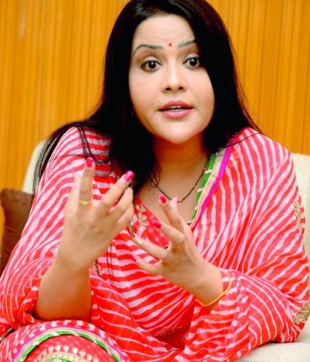 All home ministers in the Nagpur are involved in campaigning | Maharashtra Election 2019; उपराजधानीतील सगळ्या होम मिनिस्टर्स गुंतल्या प्रचारात All home ministers in the Nagpur are involved in campaigning | Maharashtra Election 2019; उपराजधानीतील सगळ्या होम मिनिस्टर्स गुंतल्या प्रचारात