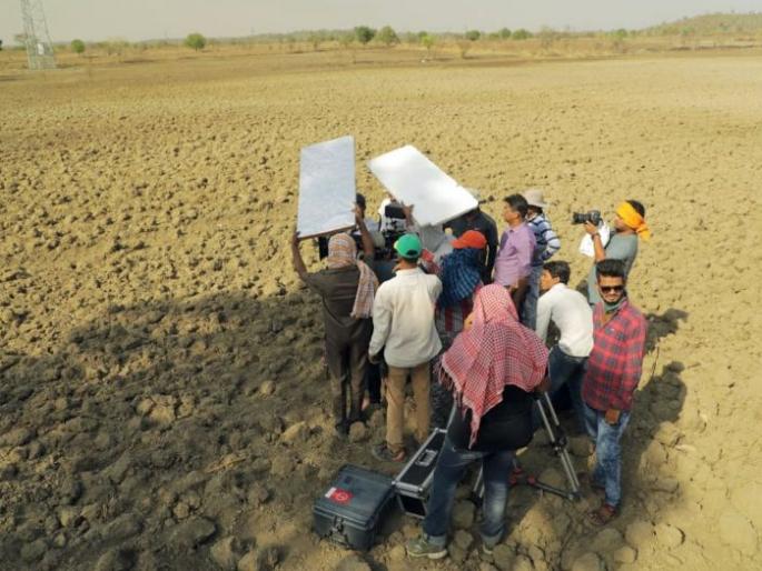 Parva in Amravati district, white clay on the screen of cinema ..! | अमरावती जिल्ह्यातील पारवा, पांढरकवडाची माती सिनेमाच्या पडद्यावर..! Parva in Amravati district, white clay on the screen of cinema ..! | अमरावती जिल्ह्यातील पारवा, पांढरकवडाची माती सिनेमाच्या पडद्यावर..!
