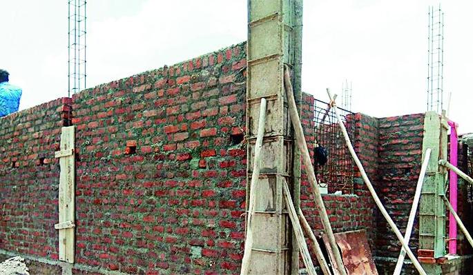 Money of Gharkul beneficiaries is stuck in MHADA's coffers | घरकुल लाभार्थ्यांचा पैसा अडलाय म्हाडाच्या तिजोरीत Money of Gharkul beneficiaries is stuck in MHADA's coffers | घरकुल लाभार्थ्यांचा पैसा अडलाय म्हाडाच्या तिजोरीत