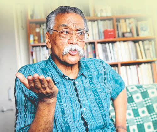 Objection to the text of Hindu novels, crime against writer Bhalchandra Nemade | 'हिंदू' कांदबरीतील मजकुरावर आक्षेप, लेखक भालचंद्र नेमाडे यांच्यावर भोसरीत गुन्हा Objection to the text of Hindu novels, crime against writer Bhalchandra Nemade | 'हिंदू' कांदबरीतील मजकुरावर आक्षेप, लेखक भालचंद्र नेमाडे यांच्यावर भोसरीत गुन्हा