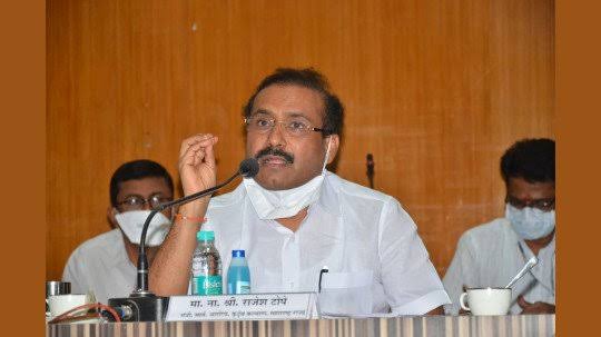 People's representatives read the complaints on front of health minister; Dr. Rajesh Tope took action on administration | आरोग्यमंत्र्यांसमोरच लोकप्रतिनिधींनी वाचला तक्रारींचा पाढा; टोपे यांनी प्रशासनाला धरले धारेवर