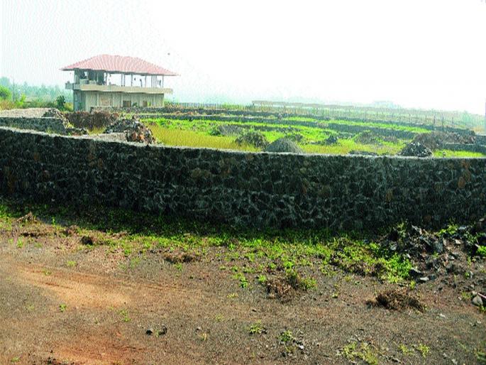 Project closure; Destroy tourism ... | प्रकल्प बंदिस्त; पर्यटन उद््ध्वस्त... Project closure; Destroy tourism ... | प्रकल्प बंदिस्त; पर्यटन उद््ध्वस्त...